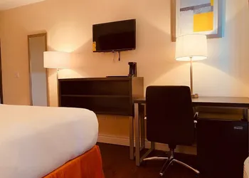 Surface Inn Brooklyn hotel thumbnail 7
