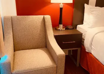Surface Inn Brooklyn hotel thumbnail 8