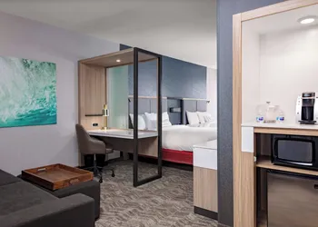 SpringHill Suites by Marriott Kansas City Plaza hotel thumbnail 5
