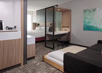 SpringHill Suites by Marriott Kansas City Plaza hotel thumbnail 8