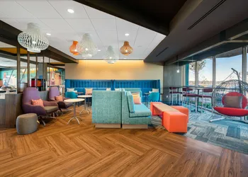 Tru by Hilton Savannah Airport hotel thumbnail 2