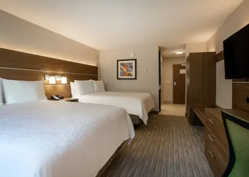 Holiday Inn Express & Suites Deland South by IHG hotel thumbnail 3
