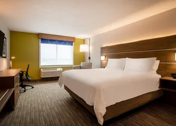 Holiday Inn Express & Suites Deland South by IHG hotel thumbnail 5