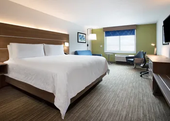 Holiday Inn Express & Suites Deland South by IHG hotel thumbnail 7