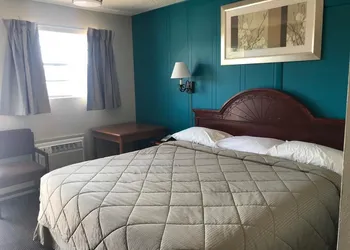 Lakeside inn hotel thumbnail 3