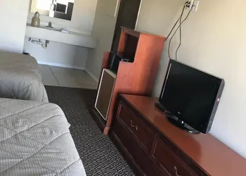 Lakeside inn hotel thumbnail 6