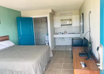 Lakeside inn hotel thumbnail 8