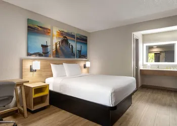 Days Inn by Wyndham Apopka/Orlando hotel thumbnail 8