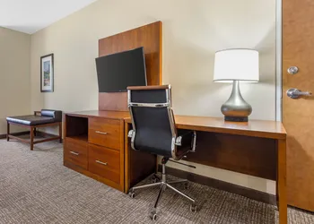 Comfort Suites Greensboro - High Point hotel thumbnail 7