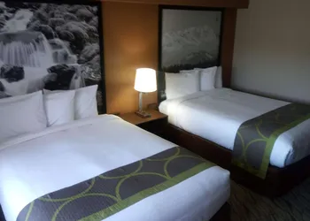 Super 8 Lynnwood hotel thumbnail 4