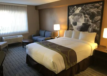 Super 8 Lynnwood hotel thumbnail 6