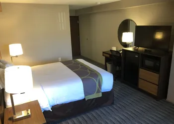 Super 8 Lynnwood hotel thumbnail 8