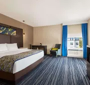 La Quinta Inn & Suites by Wyndham Orlando - IDrive Theme Parks hotel detail image 4