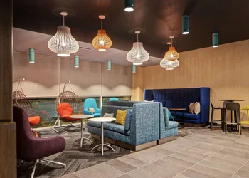 Tru by Hilton Oxford hotel thumbnail 6