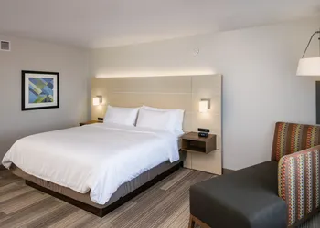 Holiday Inn Express & Suites Bend South by IHG hotel thumbnail 6