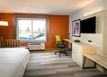 Holiday Inn Express & Suites Bend South by IHG hotel thumbnail 7