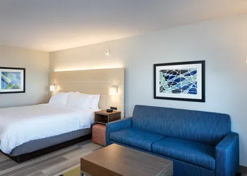 Holiday Inn Express & Suites Bend South by IHG hotel thumbnail 8