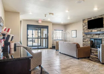 Cobblestone Hotel & Suites - Newport hotel thumbnail 4