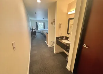 FairBridge Inn & Suites Cuero hotel thumbnail 8