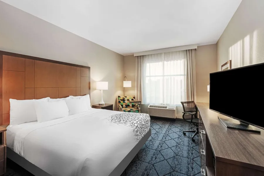 La Quinta Inn & Suites by Wyndham Kansas City Beacon Hill hotel detail image 6