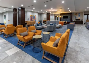 La Quinta Inn & Suites by Wyndham Dallas - Frisco Stadium hotel thumbnail 2