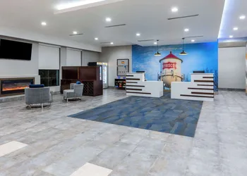 La Quinta Inn & Suites by Wyndham Dallas - Frisco Stadium hotel thumbnail 3