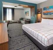 La Quinta Inn & Suites by Wyndham Dallas - Frisco Stadium hotel detail image 4