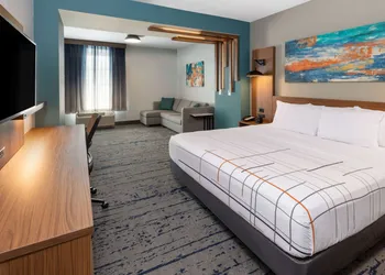 La Quinta Inn & Suites by Wyndham Dallas - Frisco Stadium hotel thumbnail 4