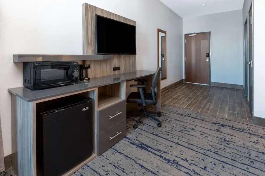 La Quinta Inn & Suites by Wyndham Dallas - Frisco Stadium hotel detail image 6