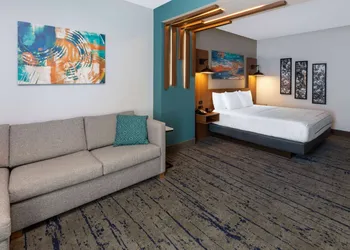 La Quinta Inn & Suites by Wyndham Dallas - Frisco Stadium hotel thumbnail 7