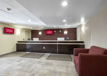 Red Roof Inn PLUS+ Tuscaloosa - University hotel thumbnail 4