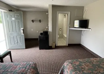Economy Inn hotel thumbnail 4