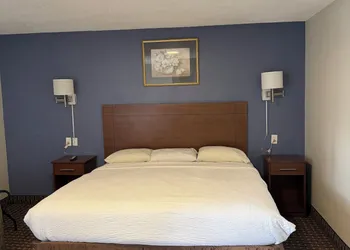 Economy Inn hotel thumbnail 8