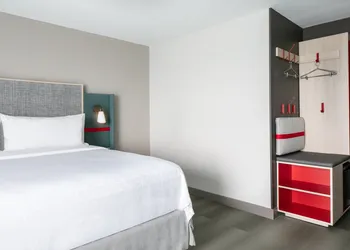 avid hotel Roseville - Minneapolis North by IHG hotel thumbnail 8
