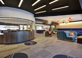 TRU By Hilton Winchester hotel thumbnail 6