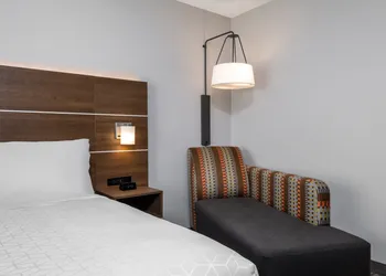 Holiday Inn Express & Suites Colorado Springs South I-25 by IHG hotel thumbnail 8