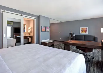 Hampton Inn & Suites Las Vegas Convention Center - No Resort Fee hotel thumbnail 2