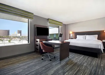 Hampton Inn & Suites Las Vegas Convention Center - No Resort Fee hotel thumbnail 3