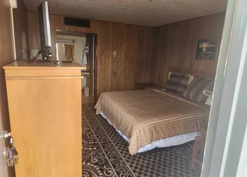First Inn By OYO Quinter Hwy 70 hotel thumbnail 6