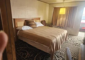 First Inn By OYO Quinter Hwy 70 hotel thumbnail 7