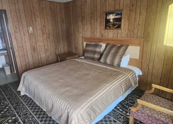 First Inn By OYO Quinter Hwy 70 hotel thumbnail 8