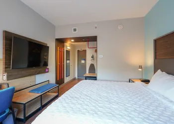 Tru by Hilton Lake City hotel thumbnail 7
