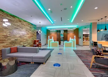 La Quinta Inn & Suites by Wyndham Lakeway hotel thumbnail 2