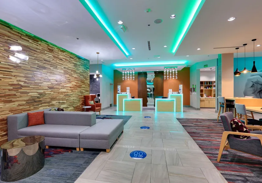 La Quinta Inn & Suites by Wyndham Lakeway hotel detail image 2