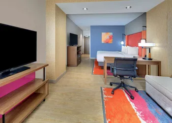 La Quinta Inn & Suites by Wyndham Lakeway hotel thumbnail 4