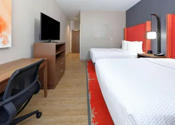 La Quinta Inn & Suites by Wyndham Lakeway hotel thumbnail 8