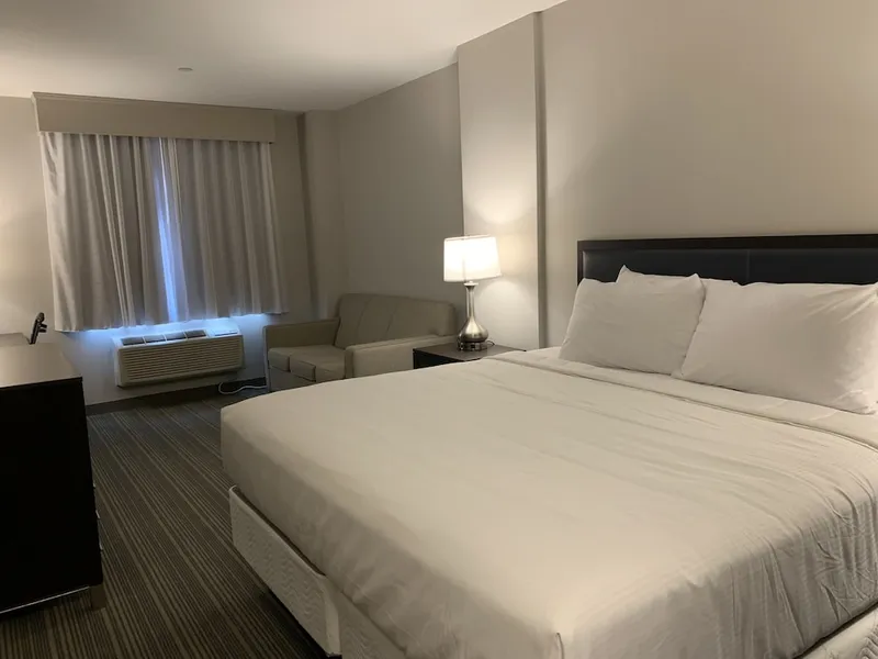 Wingate by Wyndham JFK Airport/Far Rockaway hotel detail image 2