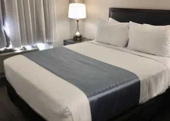 Wingate by Wyndham JFK Airport/Far Rockaway hotel thumbnail 4