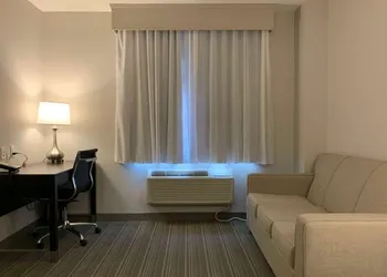 Wingate by Wyndham JFK Airport/Far Rockaway hotel thumbnail 7