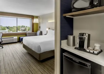 Holiday Inn Express Milwaukee West Allis by IHG hotel thumbnail 8
